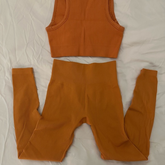 TOMBOY orange workout set - Picture 2 of 6